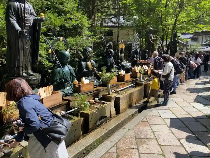 高野山金剛峯寺奥の院の地蔵