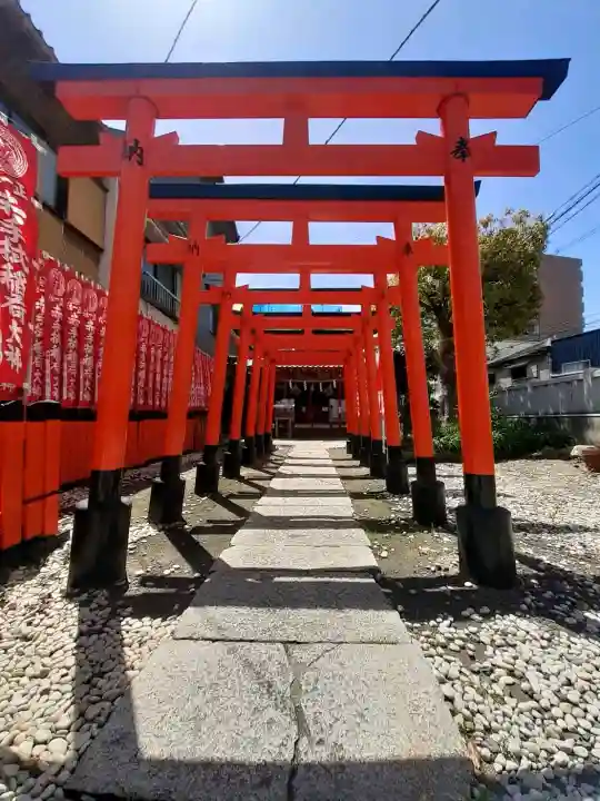 赤手拭稲荷神社の{uncategorized: "未分類", other: "その他", undefined: "問題あり", building: "その他建物", grave: "お墓", sacred_gate: "鳥居", guardian: "狛犬", statue: "像", buddha: "仏像", history: "歴史", nature: "自然", garden: "庭園", animal: "動物", pagoda: "塔", temizu: "手水舎", mountain_gate: "山門・神門", sanctuary: "本殿・本堂", subordinate: "末社・摂社", art: "芸術", scenery: "景色", jizo: "地蔵", ema: "絵馬", goshuin: "御朱印", omikuji: "おみくじ", items: "授与品その他", amulet: "お守り", goshuincho: "御朱印帳", eats: "食事", festival: "お祭り", votive_dance: "神楽", shichigosan: "七五三参", wedding: "結婚式", experience: "体験その他", initially: "初詣", around: "周辺", anti_infection: "感染症対策"}