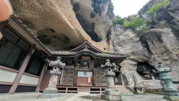 大谷寺の{uncategorized: "未分類", other: "その他", undefined: "問題あり", building: "その他建物", grave: "お墓", sacred_gate: "鳥居", guardian: "狛犬", statue: "像", buddha: "仏像", history: "歴史", nature: "自然", garden: "庭園", animal: "動物", pagoda: "塔", temizu: "手水舎", mountain_gate: "山門・神門", sanctuary: "本殿・本堂", subordinate: "末社・摂社", art: "芸術", scenery: "景色", jizo: "地蔵", ema: "絵馬", goshuin: "御朱印", omikuji: "おみくじ", items: "授与品その他", amulet: "お守り", goshuincho: "御朱印帳", eats: "食事", festival: "お祭り", votive_dance: "神楽", shichigosan: "七五三参", wedding: "結婚式", experience: "体験その他", initially: "初詣", around: "周辺", anti_infection: "感染症対策"}