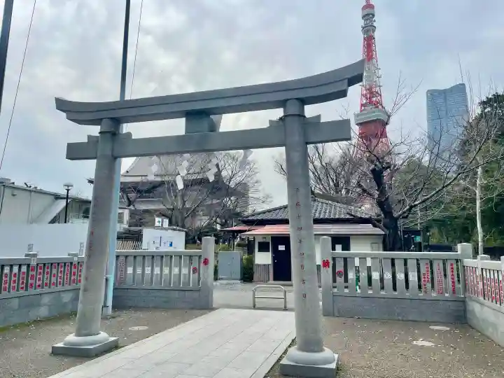 熊野神社の{uncategorized: "未分類", other: "その他", undefined: "問題あり", building: "その他建物", grave: "お墓", sacred_gate: "鳥居", guardian: "狛犬", statue: "像", buddha: "仏像", history: "歴史", nature: "自然", garden: "庭園", animal: "動物", pagoda: "塔", temizu: "手水舎", mountain_gate: "山門・神門", sanctuary: "本殿・本堂", subordinate: "末社・摂社", art: "芸術", scenery: "景色", jizo: "地蔵", ema: "絵馬", goshuin: "御朱印", omikuji: "おみくじ", items: "授与品その他", amulet: "お守り", goshuincho: "御朱印帳", eats: "食事", festival: "お祭り", votive_dance: "神楽", shichigosan: "七五三参", wedding: "結婚式", experience: "体験その他", initially: "初詣", around: "周辺", anti_infection: "感染症対策"}