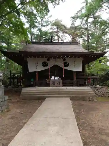 白根神社の本殿