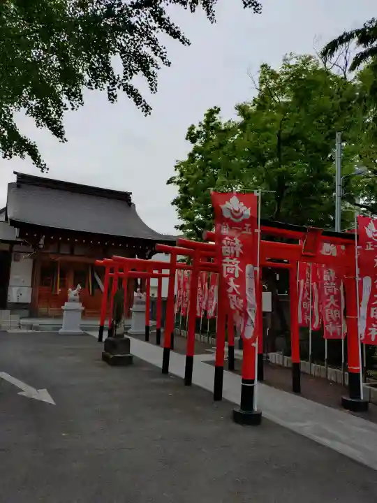 久助稲荷神社の{uncategorized: "未分類", other: "その他", undefined: "問題あり", building: "その他建物", grave: "お墓", sacred_gate: "鳥居", guardian: "狛犬", statue: "像", buddha: "仏像", history: "歴史", nature: "自然", garden: "庭園", animal: "動物", pagoda: "塔", temizu: "手水舎", mountain_gate: "山門・神門", sanctuary: "本殿・本堂", subordinate: "末社・摂社", art: "芸術", scenery: "景色", jizo: "地蔵", ema: "絵馬", goshuin: "御朱印", omikuji: "おみくじ", items: "授与品その他", amulet: "お守り", goshuincho: "御朱印帳", eats: "食事", festival: "お祭り", votive_dance: "神楽", shichigosan: "七五三参", wedding: "結婚式", experience: "体験その他", initially: "初詣", around: "周辺", anti_infection: "感染症対策"}