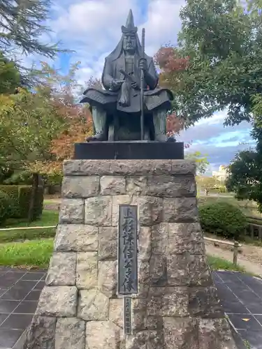 上杉神社の像