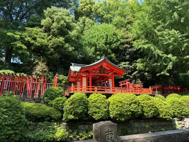 根津神社の{uncategorized: "未分類", other: "その他", undefined: "問題あり", building: "その他建物", grave: "お墓", sacred_gate: "鳥居", guardian: "狛犬", statue: "像", buddha: "仏像", history: "歴史", nature: "自然", garden: "庭園", animal: "動物", pagoda: "塔", temizu: "手水舎", mountain_gate: "山門・神門", sanctuary: "本殿・本堂", subordinate: "末社・摂社", art: "芸術", scenery: "景色", jizo: "地蔵", ema: "絵馬", goshuin: "御朱印", omikuji: "おみくじ", items: "授与品その他", amulet: "お守り", goshuincho: "御朱印帳", eats: "食事", festival: "お祭り", votive_dance: "神楽", shichigosan: "七五三参", wedding: "結婚式", experience: "体験その他", initially: "初詣", around: "周辺", anti_infection: "感染症対策"}