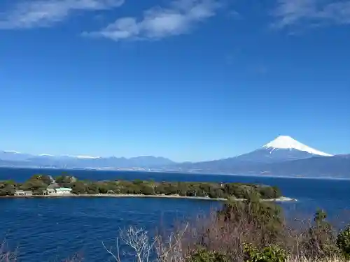 大瀬神社の{uncategorized: "未分類", other: "その他", undefined: "問題あり", building: "その他建物", grave: "お墓", sacred_gate: "鳥居", guardian: "狛犬", statue: "像", buddha: "仏像", history: "歴史", nature: "自然", garden: "庭園", animal: "動物", pagoda: "塔", temizu: "手水舎", mountain_gate: "山門・神門", sanctuary: "本殿・本堂", subordinate: "末社・摂社", art: "芸術", scenery: "景色", jizo: "地蔵", ema: "絵馬", goshuin: "御朱印", omikuji: "おみくじ", items: "授与品その他", amulet: "お守り", goshuincho: "御朱印帳", eats: "食事", festival: "お祭り", votive_dance: "神楽", shichigosan: "七五三参", wedding: "結婚式", experience: "体験その他", initially: "初詣", around: "周辺", anti_infection: "感染症対策"}