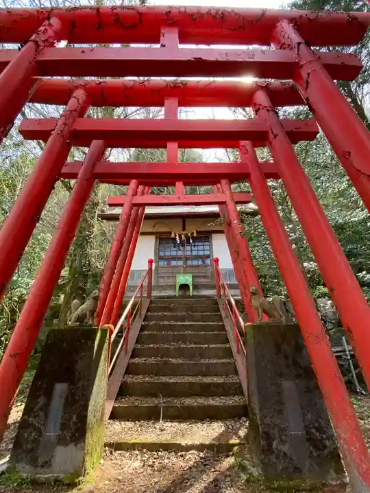 稲荷大明神の鳥居