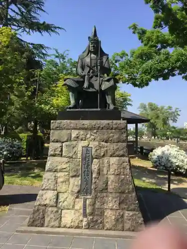 上杉神社の像