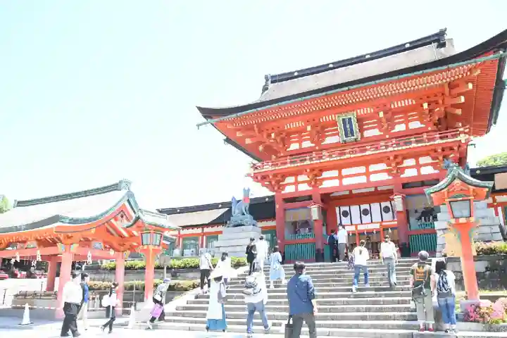 伏見稲荷大社の山門・神門
