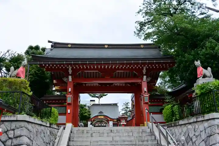 東伏見稲荷神社の山門・神門