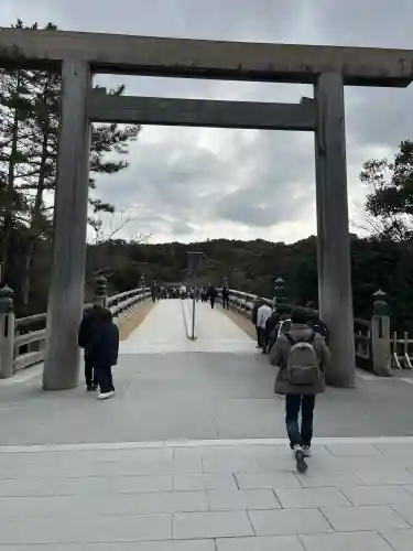 伊勢神宮内宮（皇大神宮）の{uncategorized: "未分類", other: "その他", undefined: "問題あり", building: "その他建物", grave: "お墓", sacred_gate: "鳥居", guardian: "狛犬", statue: "像", buddha: "仏像", history: "歴史", nature: "自然", garden: "庭園", animal: "動物", pagoda: "塔", temizu: "手水舎", mountain_gate: "山門・神門", sanctuary: "本殿・本堂", subordinate: "末社・摂社", art: "芸術", scenery: "景色", jizo: "地蔵", ema: "絵馬", goshuin: "御朱印", omikuji: "おみくじ", items: "授与品その他", amulet: "お守り", goshuincho: "御朱印帳", eats: "食事", festival: "お祭り", votive_dance: "神楽", shichigosan: "七五三参", wedding: "結婚式", experience: "体験その他", initially: "初詣", around: "周辺", anti_infection: "感染症対策"}