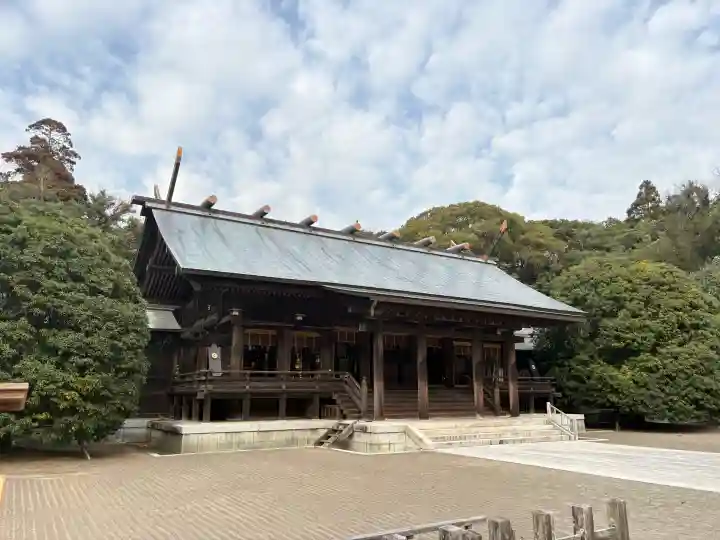 宮崎神宮の{uncategorized: "未分類", other: "その他", undefined: "問題あり", building: "その他建物", grave: "お墓", sacred_gate: "鳥居", guardian: "狛犬", statue: "像", buddha: "仏像", history: "歴史", nature: "自然", garden: "庭園", animal: "動物", pagoda: "塔", temizu: "手水舎", mountain_gate: "山門・神門", sanctuary: "本殿・本堂", subordinate: "末社・摂社", art: "芸術", scenery: "景色", jizo: "地蔵", ema: "絵馬", goshuin: "御朱印", omikuji: "おみくじ", items: "授与品その他", amulet: "お守り", goshuincho: "御朱印帳", eats: "食事", festival: "お祭り", votive_dance: "神楽", shichigosan: "七五三参", wedding: "結婚式", experience: "体験その他", initially: "初詣", around: "周辺", anti_infection: "感染症対策"}