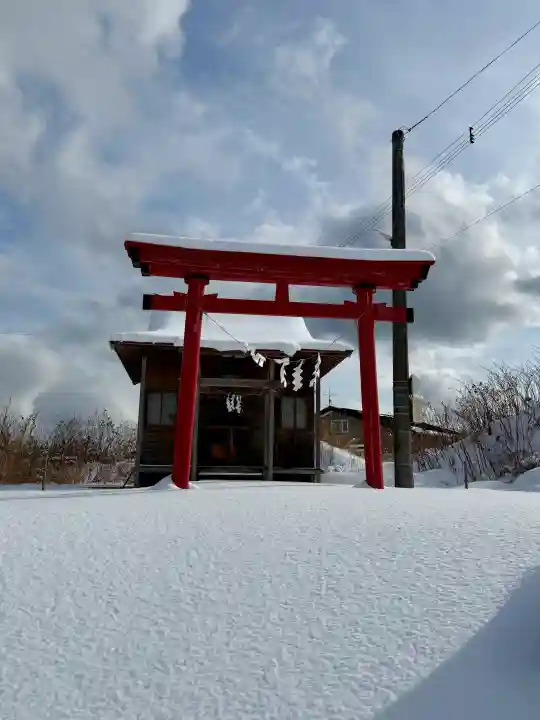 出来澗稲荷神社の{uncategorized: "未分類", other: "その他", undefined: "問題あり", building: "その他建物", grave: "お墓", sacred_gate: "鳥居", guardian: "狛犬", statue: "像", buddha: "仏像", history: "歴史", nature: "自然", garden: "庭園", animal: "動物", pagoda: "塔", temizu: "手水舎", mountain_gate: "山門・神門", sanctuary: "本殿・本堂", subordinate: "末社・摂社", art: "芸術", scenery: "景色", jizo: "地蔵", ema: "絵馬", goshuin: "御朱印", omikuji: "おみくじ", items: "授与品その他", amulet: "お守り", goshuincho: "御朱印帳", eats: "食事", festival: "お祭り", votive_dance: "神楽", shichigosan: "七五三参", wedding: "結婚式", experience: "体験その他", initially: "初詣", around: "周辺", anti_infection: "感染症対策"}