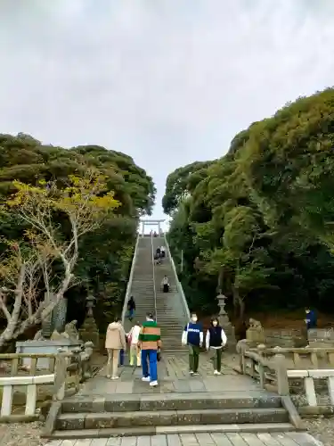 大洗磯前神社の{uncategorized: "未分類", other: "その他", undefined: "問題あり", building: "その他建物", grave: "お墓", sacred_gate: "鳥居", guardian: "狛犬", statue: "像", buddha: "仏像", history: "歴史", nature: "自然", garden: "庭園", animal: "動物", pagoda: "塔", temizu: "手水舎", mountain_gate: "山門・神門", sanctuary: "本殿・本堂", subordinate: "末社・摂社", art: "芸術", scenery: "景色", jizo: "地蔵", ema: "絵馬", goshuin: "御朱印", omikuji: "おみくじ", items: "授与品その他", amulet: "お守り", goshuincho: "御朱印帳", eats: "食事", festival: "お祭り", votive_dance: "神楽", shichigosan: "七五三参", wedding: "結婚式", experience: "体験その他", initially: "初詣", around: "周辺", anti_infection: "感染症対策"}