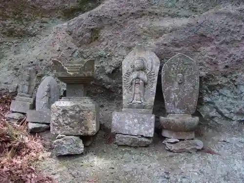 深草岩屋観音堂（深草山瑞岩寺奥院）の仏像