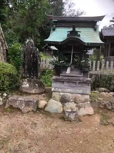 二村神社の末社・摂社