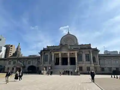 築地本願寺（本願寺築地別院）の{uncategorized: "未分類", other: "その他", undefined: "問題あり", building: "その他建物", grave: "お墓", sacred_gate: "鳥居", guardian: "狛犬", statue: "像", buddha: "仏像", history: "歴史", nature: "自然", garden: "庭園", animal: "動物", pagoda: "塔", temizu: "手水舎", mountain_gate: "山門・神門", sanctuary: "本殿・本堂", subordinate: "末社・摂社", art: "芸術", scenery: "景色", jizo: "地蔵", ema: "絵馬", goshuin: "御朱印", omikuji: "おみくじ", items: "授与品その他", amulet: "お守り", goshuincho: "御朱印帳", eats: "食事", festival: "お祭り", votive_dance: "神楽", shichigosan: "七五三参", wedding: "結婚式", experience: "体験その他", initially: "初詣", around: "周辺", anti_infection: "感染症対策"}