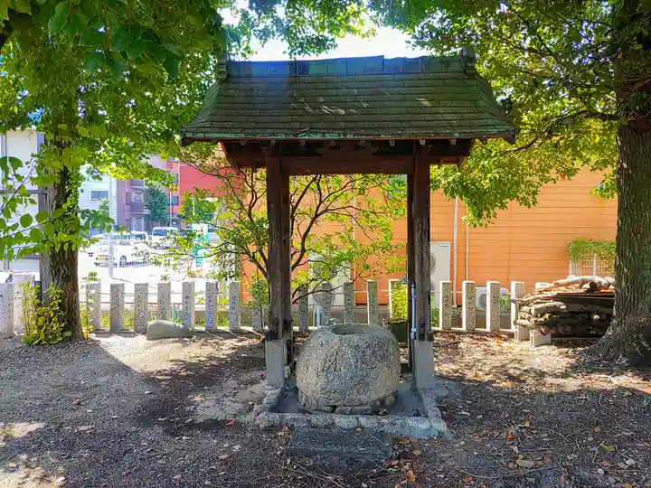 白山社の手水舎