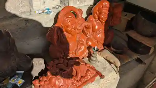 滝の不動尊の像