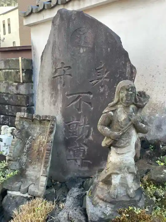 聖輪寺の{uncategorized: "未分類", other: "その他", undefined: "問題あり", building: "その他建物", grave: "お墓", sacred_gate: "鳥居", guardian: "狛犬", statue: "像", buddha: "仏像", history: "歴史", nature: "自然", garden: "庭園", animal: "動物", pagoda: "塔", temizu: "手水舎", mountain_gate: "山門・神門", sanctuary: "本殿・本堂", subordinate: "末社・摂社", art: "芸術", scenery: "景色", jizo: "地蔵", ema: "絵馬", goshuin: "御朱印", omikuji: "おみくじ", items: "授与品その他", amulet: "お守り", goshuincho: "御朱印帳", eats: "食事", festival: "お祭り", votive_dance: "神楽", shichigosan: "七五三参", wedding: "結婚式", experience: "体験その他", initially: "初詣", around: "周辺", anti_infection: "感染症対策"}