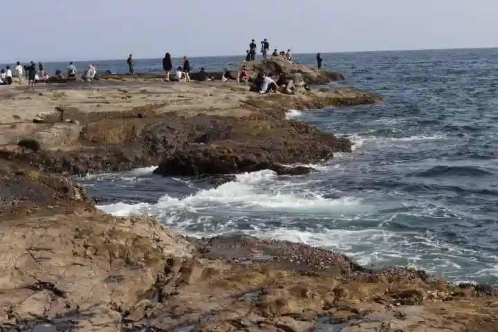 江島神社の{uncategorized: "未分類", other: "その他", undefined: "問題あり", building: "その他建物", grave: "お墓", sacred_gate: "鳥居", guardian: "狛犬", statue: "像", buddha: "仏像", history: "歴史", nature: "自然", garden: "庭園", animal: "動物", pagoda: "塔", temizu: "手水舎", mountain_gate: "山門・神門", sanctuary: "本殿・本堂", subordinate: "末社・摂社", art: "芸術", scenery: "景色", jizo: "地蔵", ema: "絵馬", goshuin: "御朱印", omikuji: "おみくじ", items: "授与品その他", amulet: "お守り", goshuincho: "御朱印帳", eats: "食事", festival: "お祭り", votive_dance: "神楽", shichigosan: "七五三参", wedding: "結婚式", experience: "体験その他", initially: "初詣", around: "周辺", anti_infection: "感染症対策"}