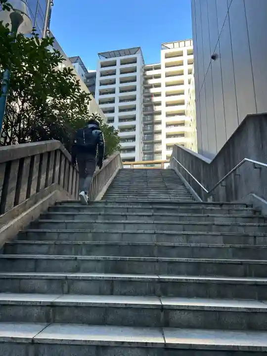 宮益御嶽神社の{uncategorized: "未分類", other: "その他", undefined: "問題あり", building: "その他建物", grave: "お墓", sacred_gate: "鳥居", guardian: "狛犬", statue: "像", buddha: "仏像", history: "歴史", nature: "自然", garden: "庭園", animal: "動物", pagoda: "塔", temizu: "手水舎", mountain_gate: "山門・神門", sanctuary: "本殿・本堂", subordinate: "末社・摂社", art: "芸術", scenery: "景色", jizo: "地蔵", ema: "絵馬", goshuin: "御朱印", omikuji: "おみくじ", items: "授与品その他", amulet: "お守り", goshuincho: "御朱印帳", eats: "食事", festival: "お祭り", votive_dance: "神楽", shichigosan: "七五三参", wedding: "結婚式", experience: "体験その他", initially: "初詣", around: "周辺", anti_infection: "感染症対策"}