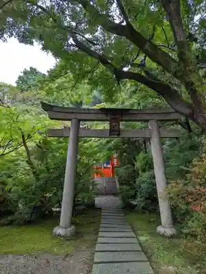 毘沙門堂門跡の鳥居