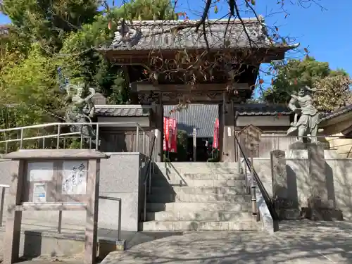 慈眼寺の山門