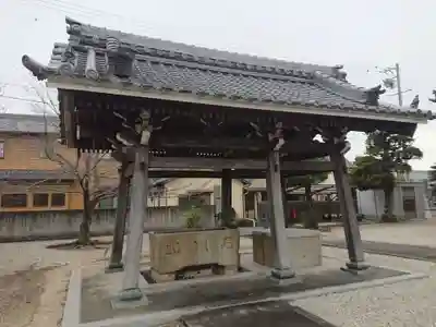 蓮泉寺の手水舎