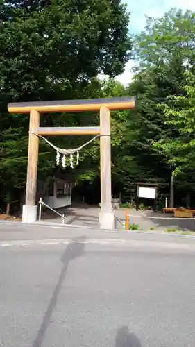 円山西町神社の鳥居