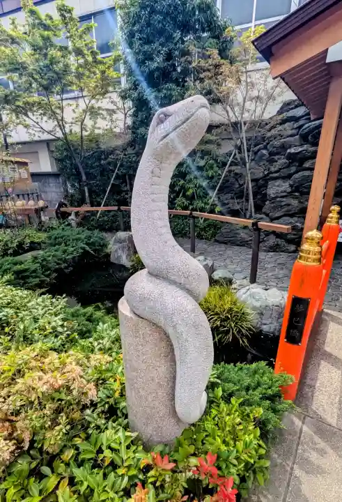 蛇窪神社の{uncategorized: "未分類", other: "その他", undefined: "問題あり", building: "その他建物", grave: "お墓", sacred_gate: "鳥居", guardian: "狛犬", statue: "像", buddha: "仏像", history: "歴史", nature: "自然", garden: "庭園", animal: "動物", pagoda: "塔", temizu: "手水舎", mountain_gate: "山門・神門", sanctuary: "本殿・本堂", subordinate: "末社・摂社", art: "芸術", scenery: "景色", jizo: "地蔵", ema: "絵馬", goshuin: "御朱印", omikuji: "おみくじ", items: "授与品その他", amulet: "お守り", goshuincho: "御朱印帳", eats: "食事", festival: "お祭り", votive_dance: "神楽", shichigosan: "七五三参", wedding: "結婚式", experience: "体験その他", initially: "初詣", around: "周辺", anti_infection: "感染症対策"}
