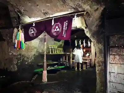 銭洗弁財天宇賀福神社の本殿・本堂