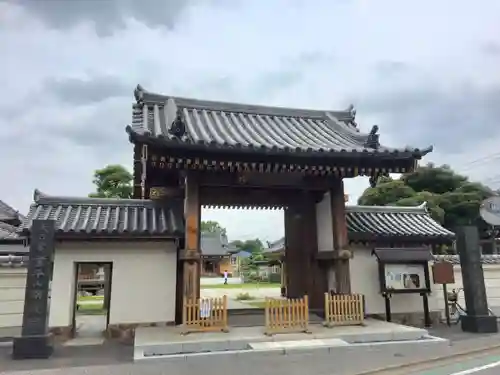 南蔵院の山門