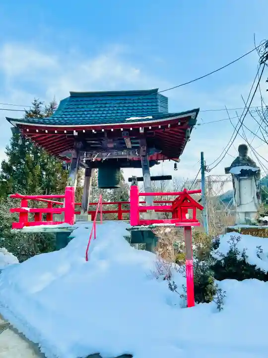 水上寺(成田山水上不動尊) の{uncategorized: "未分類", other: "その他", undefined: "問題あり", building: "その他建物", grave: "お墓", sacred_gate: "鳥居", guardian: "狛犬", statue: "像", buddha: "仏像", history: "歴史", nature: "自然", garden: "庭園", animal: "動物", pagoda: "塔", temizu: "手水舎", mountain_gate: "山門・神門", sanctuary: "本殿・本堂", subordinate: "末社・摂社", art: "芸術", scenery: "景色", jizo: "地蔵", ema: "絵馬", goshuin: "御朱印", omikuji: "おみくじ", items: "授与品その他", amulet: "お守り", goshuincho: "御朱印帳", eats: "食事", festival: "お祭り", votive_dance: "神楽", shichigosan: "七五三参", wedding: "結婚式", experience: "体験その他", initially: "初詣", around: "周辺", anti_infection: "感染症対策"}