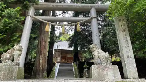 比沼麻奈為神社の鳥居