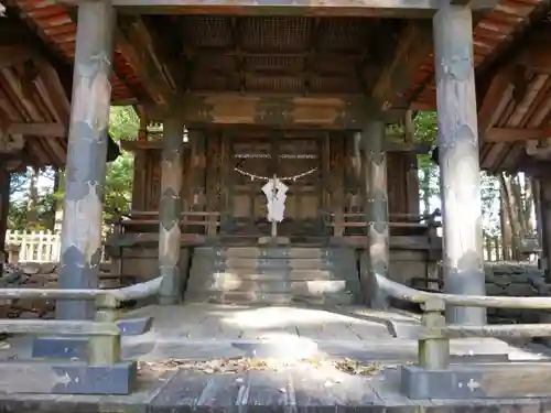 乙事諏訪神社の本殿