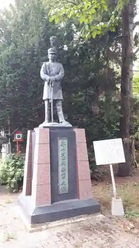 永山神社の像