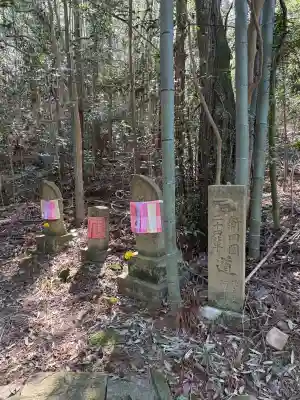 鷲峰寺の{uncategorized: "未分類", other: "その他", undefined: "問題あり", building: "その他建物", grave: "お墓", sacred_gate: "鳥居", guardian: "狛犬", statue: "像", buddha: "仏像", history: "歴史", nature: "自然", garden: "庭園", animal: "動物", pagoda: "塔", temizu: "手水舎", mountain_gate: "山門・神門", sanctuary: "本殿・本堂", subordinate: "末社・摂社", art: "芸術", scenery: "景色", jizo: "地蔵", ema: "絵馬", goshuin: "御朱印", omikuji: "おみくじ", items: "授与品その他", amulet: "お守り", goshuincho: "御朱印帳", eats: "食事", festival: "お祭り", votive_dance: "神楽", shichigosan: "七五三参", wedding: "結婚式", experience: "体験その他", initially: "初詣", around: "周辺", anti_infection: "感染症対策"}