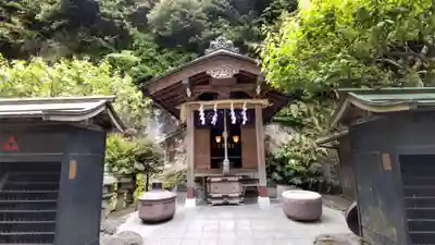 銭洗弁財天宇賀福神社の末社・摂社