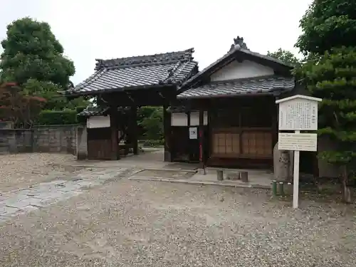 光音寺の山門