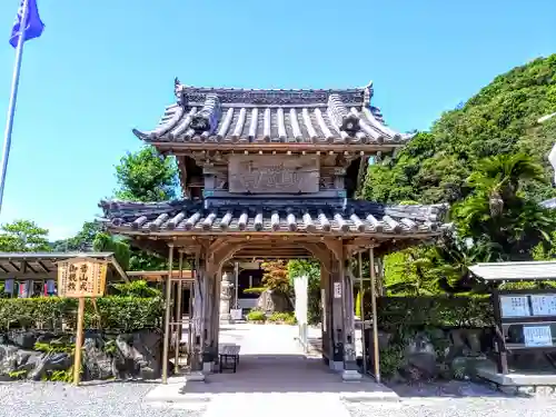 光明寺（とら薬師）の山門