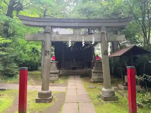 赤坂氷川神社の{uncategorized: "未分類", other: "その他", undefined: "問題あり", building: "その他建物", grave: "お墓", sacred_gate: "鳥居", guardian: "狛犬", statue: "像", buddha: "仏像", history: "歴史", nature: "自然", garden: "庭園", animal: "動物", pagoda: "塔", temizu: "手水舎", mountain_gate: "山門・神門", sanctuary: "本殿・本堂", subordinate: "末社・摂社", art: "芸術", scenery: "景色", jizo: "地蔵", ema: "絵馬", goshuin: "御朱印", omikuji: "おみくじ", items: "授与品その他", amulet: "お守り", goshuincho: "御朱印帳", eats: "食事", festival: "お祭り", votive_dance: "神楽", shichigosan: "七五三参", wedding: "結婚式", experience: "体験その他", initially: "初詣", around: "周辺", anti_infection: "感染症対策"}