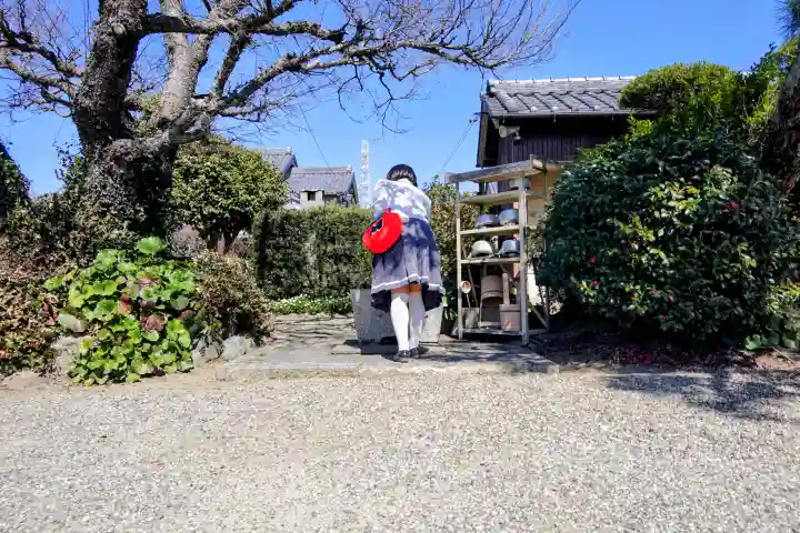 慶徳寺の{uncategorized: "未分類", other: "その他", undefined: "問題あり", building: "その他建物", grave: "お墓", sacred_gate: "鳥居", guardian: "狛犬", statue: "像", buddha: "仏像", history: "歴史", nature: "自然", garden: "庭園", animal: "動物", pagoda: "塔", temizu: "手水舎", mountain_gate: "山門・神門", sanctuary: "本殿・本堂", subordinate: "末社・摂社", art: "芸術", scenery: "景色", jizo: "地蔵", ema: "絵馬", goshuin: "御朱印", omikuji: "おみくじ", items: "授与品その他", amulet: "お守り", goshuincho: "御朱印帳", eats: "食事", festival: "お祭り", votive_dance: "神楽", shichigosan: "七五三参", wedding: "結婚式", experience: "体験その他", initially: "初詣", around: "周辺", anti_infection: "感染症対策"}