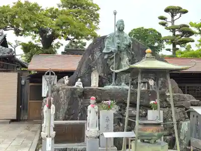金倉寺の像