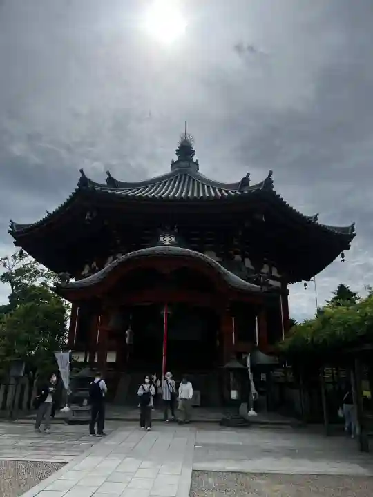 興福寺 南円堂の{uncategorized: "未分類", other: "その他", undefined: "問題あり", building: "その他建物", grave: "お墓", sacred_gate: "鳥居", guardian: "狛犬", statue: "像", buddha: "仏像", history: "歴史", nature: "自然", garden: "庭園", animal: "動物", pagoda: "塔", temizu: "手水舎", mountain_gate: "山門・神門", sanctuary: "本殿・本堂", subordinate: "末社・摂社", art: "芸術", scenery: "景色", jizo: "地蔵", ema: "絵馬", goshuin: "御朱印", omikuji: "おみくじ", items: "授与品その他", amulet: "お守り", goshuincho: "御朱印帳", eats: "食事", festival: "お祭り", votive_dance: "神楽", shichigosan: "七五三参", wedding: "結婚式", experience: "体験その他", initially: "初詣", around: "周辺", anti_infection: "感染症対策"}