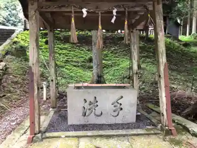 二村神社の手水舎