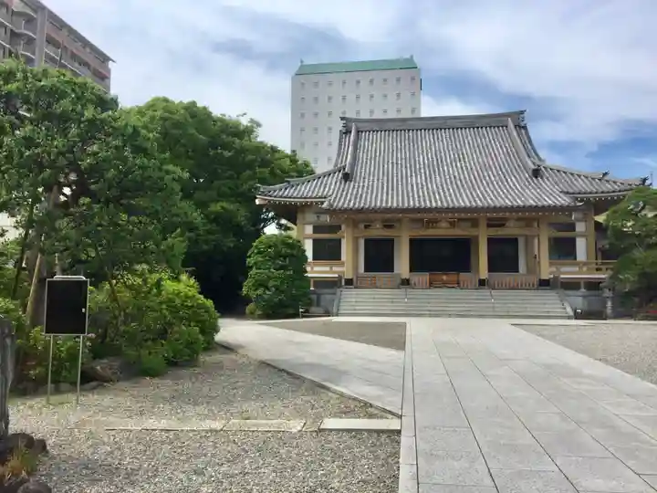 霊巌寺の本殿・本堂