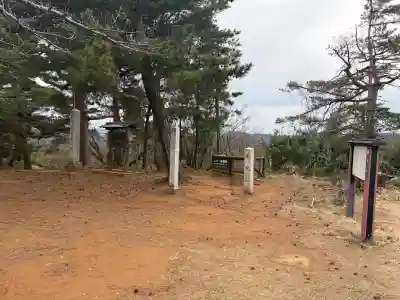 春日山神社の{uncategorized: "未分類", other: "その他", undefined: "問題あり", building: "その他建物", grave: "お墓", sacred_gate: "鳥居", guardian: "狛犬", statue: "像", buddha: "仏像", history: "歴史", nature: "自然", garden: "庭園", animal: "動物", pagoda: "塔", temizu: "手水舎", mountain_gate: "山門・神門", sanctuary: "本殿・本堂", subordinate: "末社・摂社", art: "芸術", scenery: "景色", jizo: "地蔵", ema: "絵馬", goshuin: "御朱印", omikuji: "おみくじ", items: "授与品その他", amulet: "お守り", goshuincho: "御朱印帳", eats: "食事", festival: "お祭り", votive_dance: "神楽", shichigosan: "七五三参", wedding: "結婚式", experience: "体験その他", initially: "初詣", around: "周辺", anti_infection: "感染症対策"}