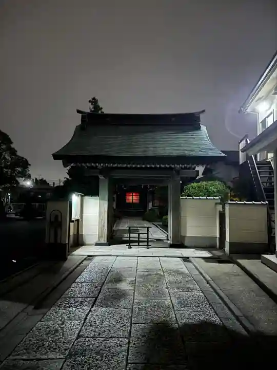東昌寺の{uncategorized: "未分類", other: "その他", undefined: "問題あり", building: "その他建物", grave: "お墓", sacred_gate: "鳥居", guardian: "狛犬", statue: "像", buddha: "仏像", history: "歴史", nature: "自然", garden: "庭園", animal: "動物", pagoda: "塔", temizu: "手水舎", mountain_gate: "山門・神門", sanctuary: "本殿・本堂", subordinate: "末社・摂社", art: "芸術", scenery: "景色", jizo: "地蔵", ema: "絵馬", goshuin: "御朱印", omikuji: "おみくじ", items: "授与品その他", amulet: "お守り", goshuincho: "御朱印帳", eats: "食事", festival: "お祭り", votive_dance: "神楽", shichigosan: "七五三参", wedding: "結婚式", experience: "体験その他", initially: "初詣", around: "周辺", anti_infection: "感染症対策"}