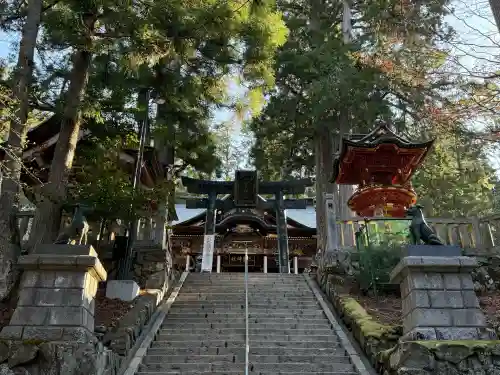 三峯神社の{uncategorized: "未分類", other: "その他", undefined: "問題あり", building: "その他建物", grave: "お墓", sacred_gate: "鳥居", guardian: "狛犬", statue: "像", buddha: "仏像", history: "歴史", nature: "自然", garden: "庭園", animal: "動物", pagoda: "塔", temizu: "手水舎", mountain_gate: "山門・神門", sanctuary: "本殿・本堂", subordinate: "末社・摂社", art: "芸術", scenery: "景色", jizo: "地蔵", ema: "絵馬", goshuin: "御朱印", omikuji: "おみくじ", items: "授与品その他", amulet: "お守り", goshuincho: "御朱印帳", eats: "食事", festival: "お祭り", votive_dance: "神楽", shichigosan: "七五三参", wedding: "結婚式", experience: "体験その他", initially: "初詣", around: "周辺", anti_infection: "感染症対策"}