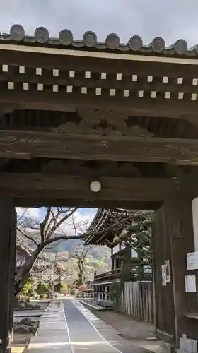 橘寺の山門